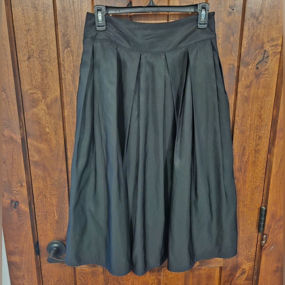 Forever 21 Black Pleated High Waist Midi Skirt - 28", size 6